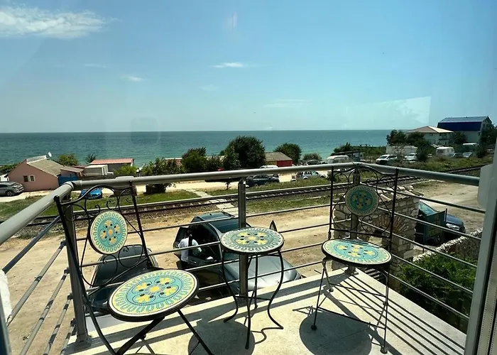 Guest house Halta Pescarus Douazeci si Trei August